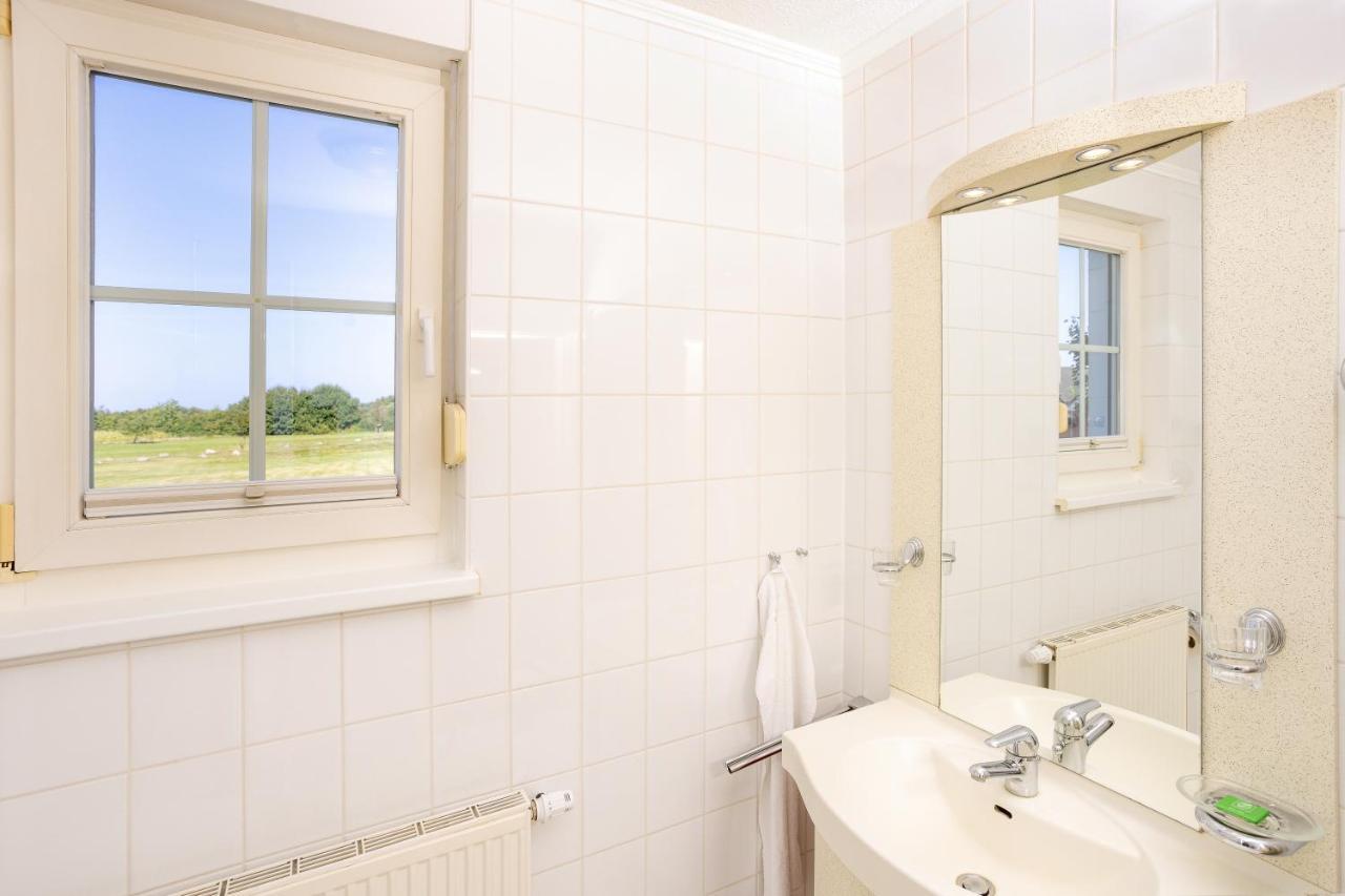 Ferienapartment-ruegen Neddesitz Buitenkant foto